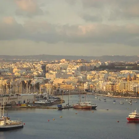 Apartment Carlo Manche Street. .malta